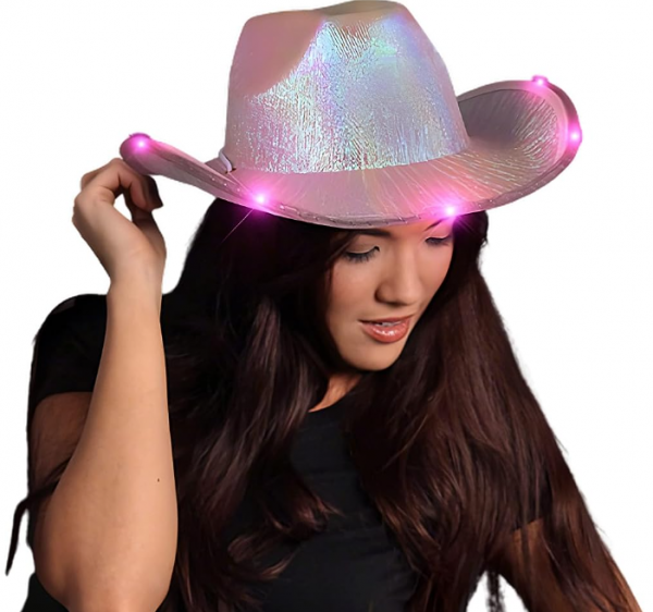 Topi Cowboy dengan Sentuhan Warna Metalik